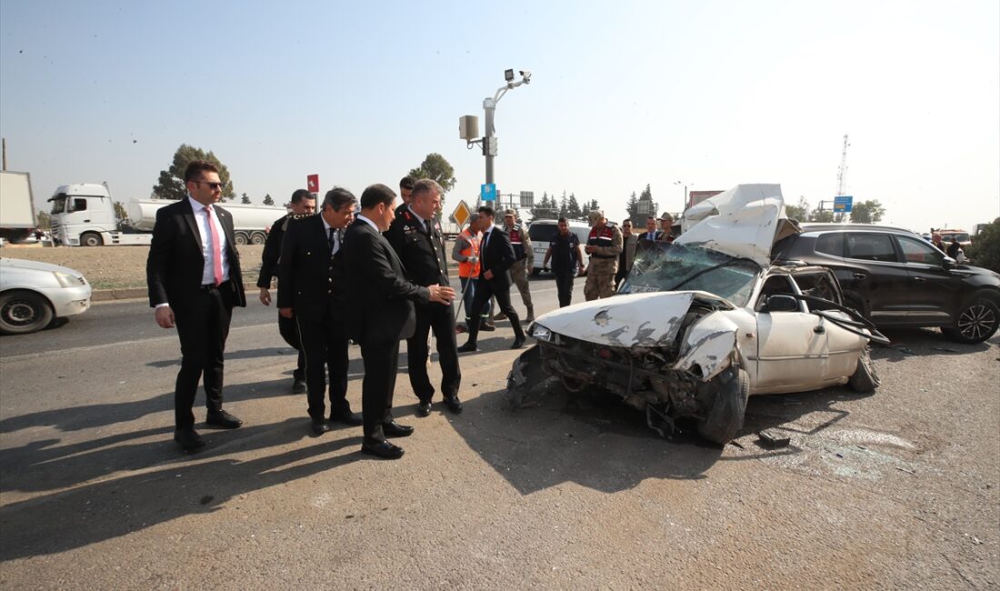 HATAY (AA) – Hatay'da kamyonun kırmızı ışıkta bekleyen 6 araca