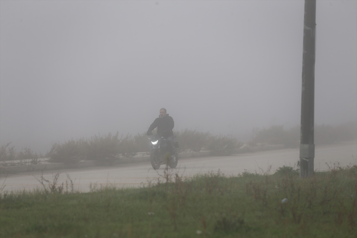 HATAY (AA) – Hatay'da sis ulaşımı olumsuz etkiledi. Merkez Antakya,