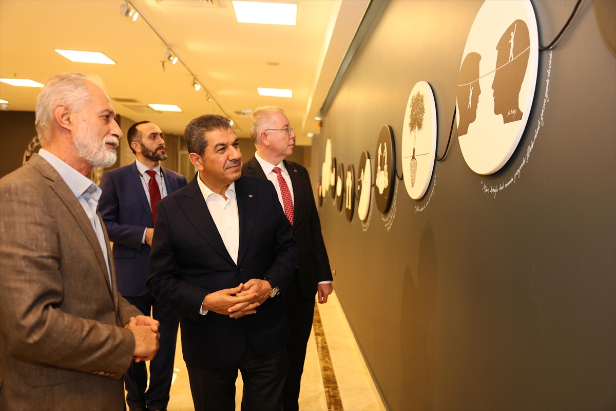 İSTANBUL (AA) – Karikatür sanatçısı Abdülbaki Kömür’ün, Hazreti Muhammed'in hadislerinden