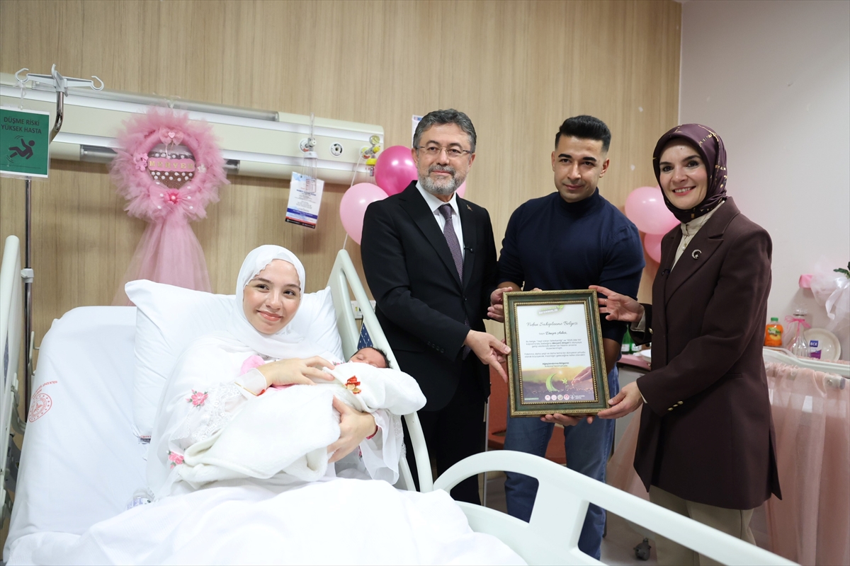 - Aile ve Sosyal Hizmetler Bakanı Mahinur Özdemir Göktaş:
- "'Her