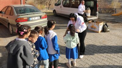 IĞDIR (AA) – Iğdır'ın dağ köylerinde eğitim gören 500 öğrenciye