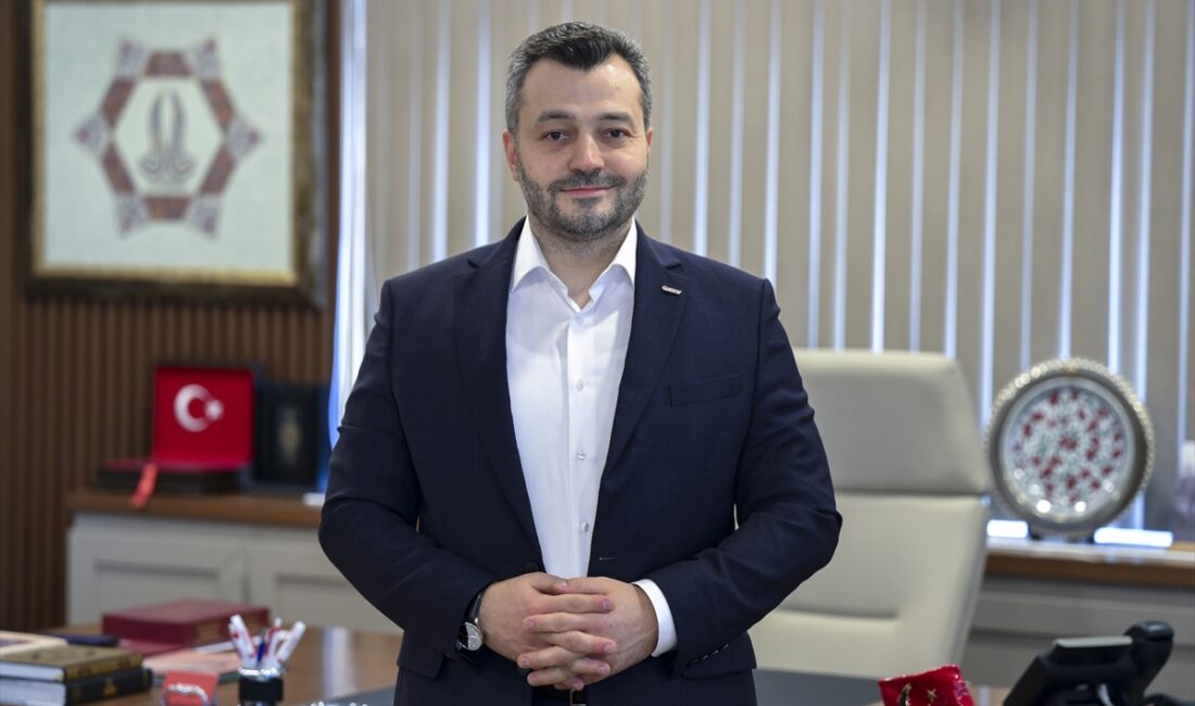 - İlmi bilgisinin yanında başarılı öğretim metotları dolayısıyla "Celal Hoca"