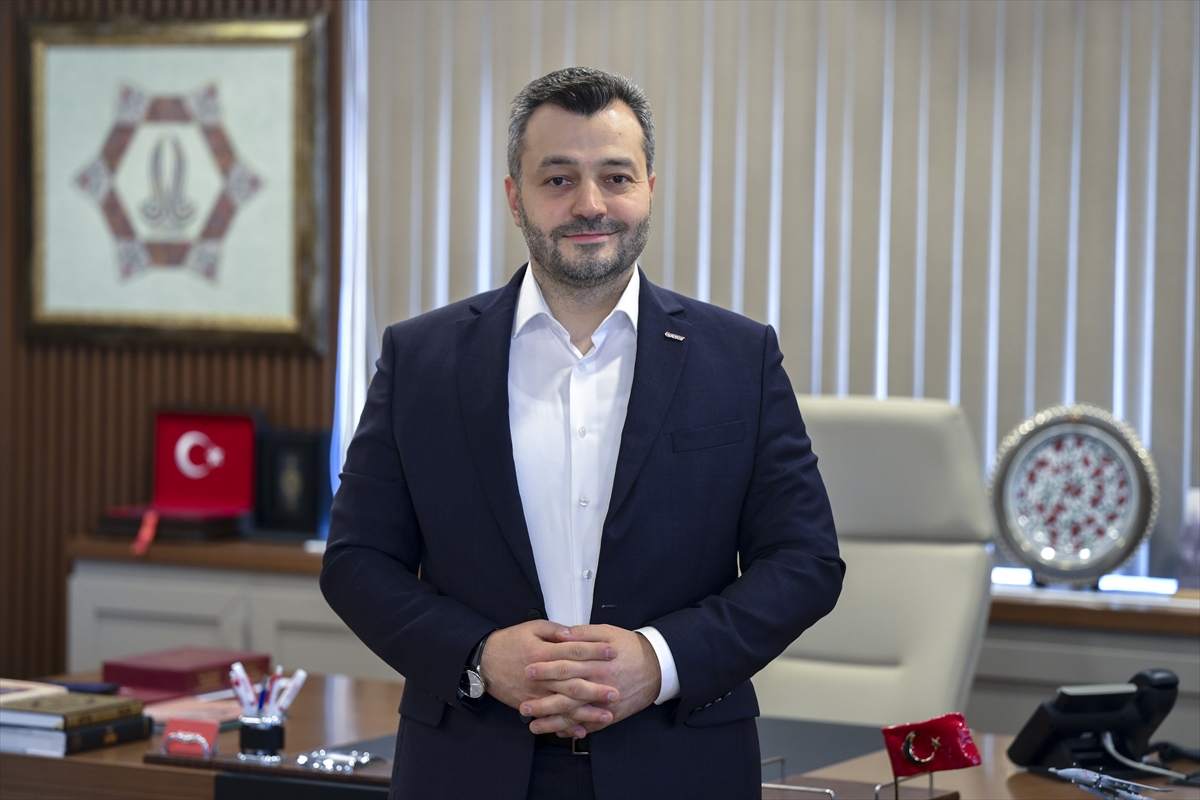 - İlmi bilgisinin yanında başarılı öğretim metotları dolayısıyla "Celal Hoca"