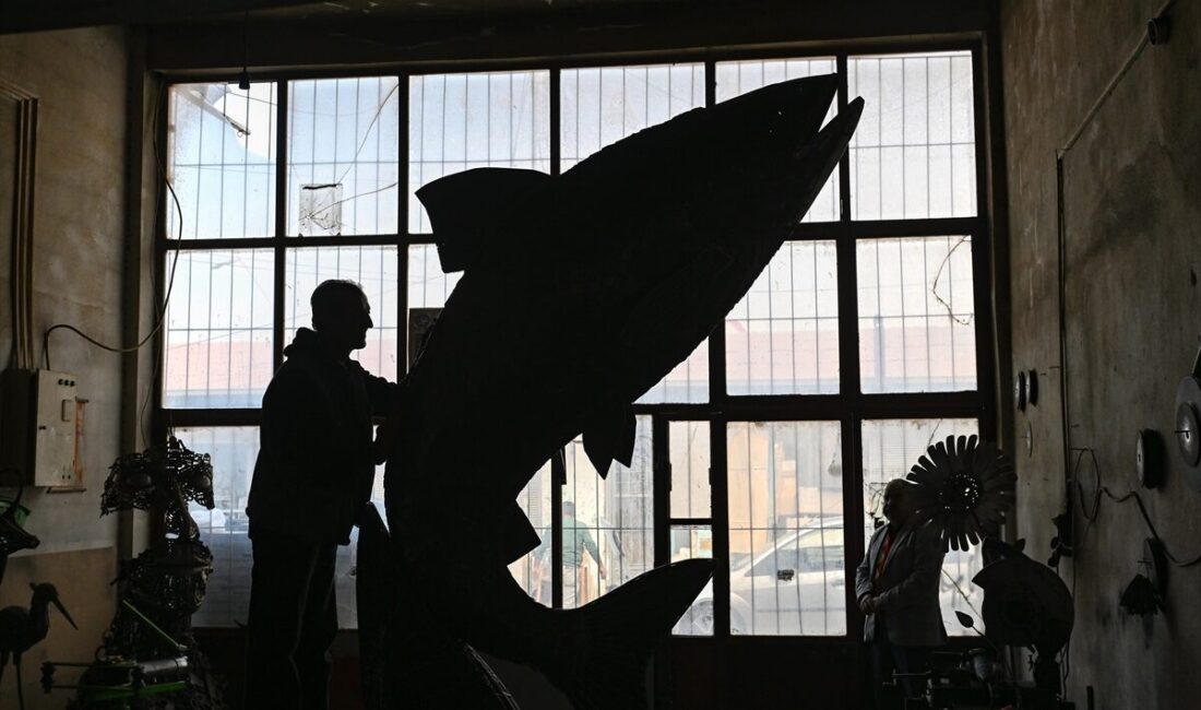 - Sıfır Atık Projesi'ne verdiği destekle tanınan ve daha önce