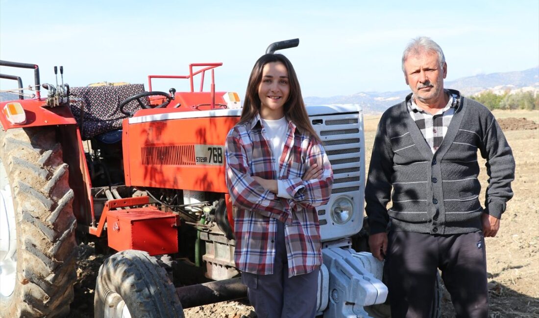 - Burdur'da oturan 22 yaşındaki Emine Kaya:
- "2018'de babamın iş