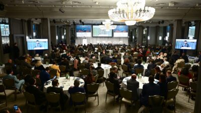 - AlBaraka İslam Ekonomisi Forumu Genel Sekreteri Yousef Hassan Khalawi:
-