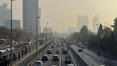 İSTANBUL (AA) – İstanbul'da haftanın ilk iş gününde ana arter,