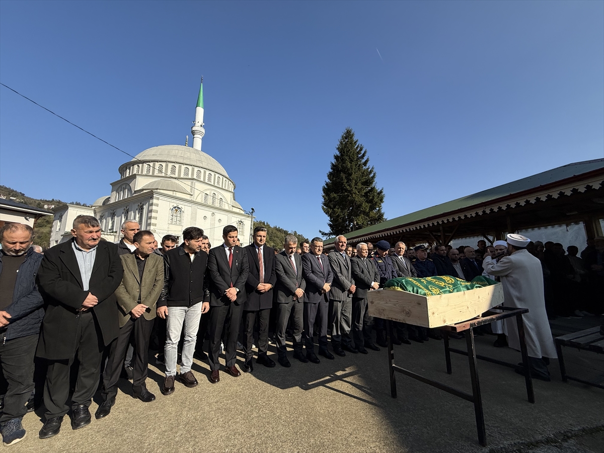 TRABZON (AA) – İstanbul'un Beyoğlu ilçesinde metro inşaatında iskele çökmesi