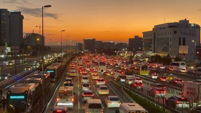 İSTANBUL (AA) – İstanbul'da, haftanın üçüncü mesai günü bitiminde ana