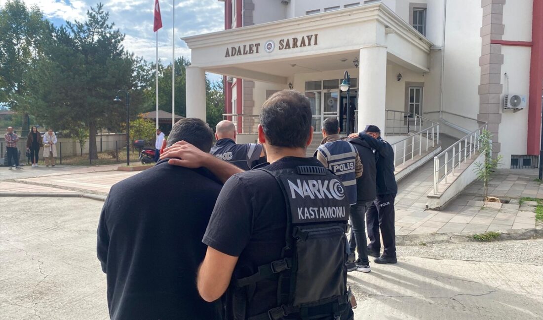 KASTAMONU (AA) – Uyuşturucu kaçakçılığı iddiasıyla İstanbul'da yakalanıp Kastamonu'ya getirilen