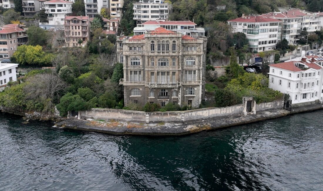 İSTANBUL (AA) – İstanbul Boğazı'nın Rumelihisarı kıyısındaki Tophane Müşiri Zeki