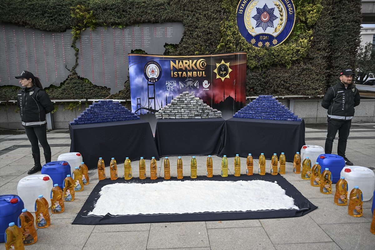 İSTANBUL (AA) – İstanbul'da düzenlenen uyuşturucu operasyonlarında gözaltına alınan 7