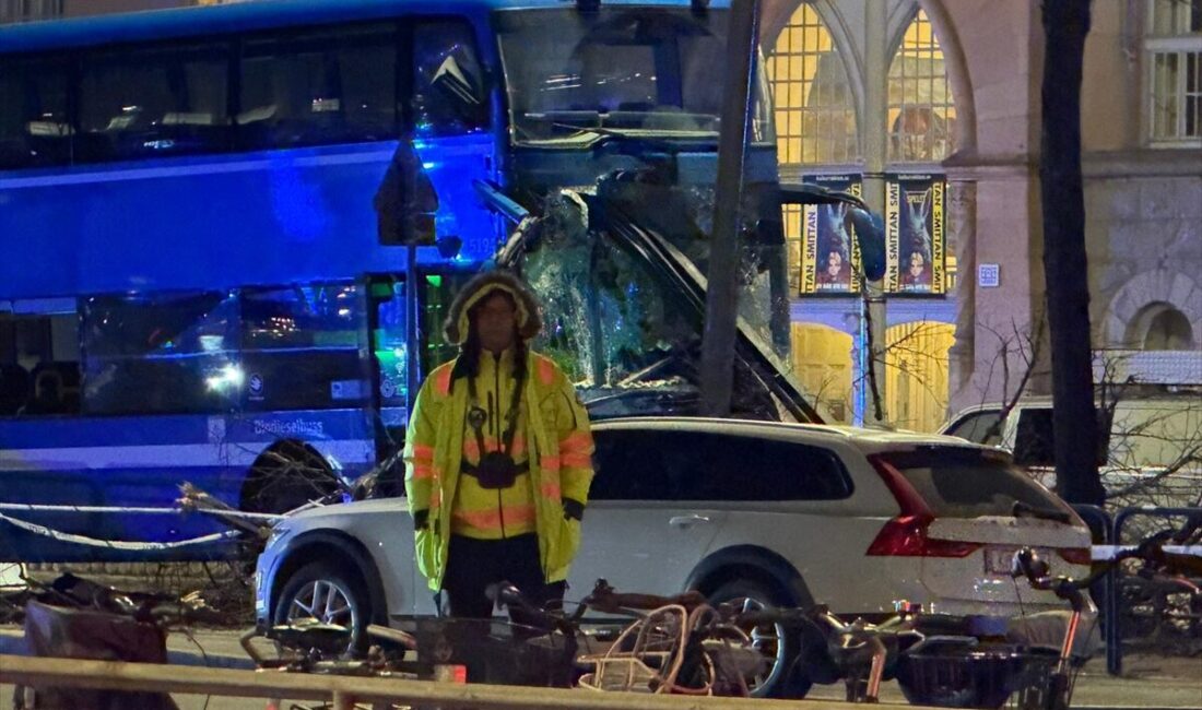 ANKARA (AA) – İsveç'in başkenti Stockholm'de çift katlı otobüsün bir
