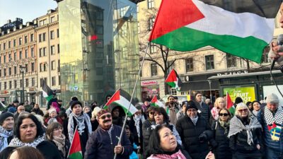 STOCKHOLM (AA) – İsveç'in başkenti Stockholm'de yüzlerce kişi, İsrail'in ateşkesi