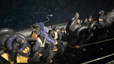 İZMİR (AA) – İzmir'in Karaburun ilçesi açıklarında 26 düzensiz göçmen