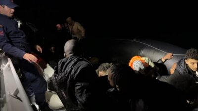 İZMİR (AA) – İzmir'in Foça ilçesi açıklarında, motor arızası nedeniyle