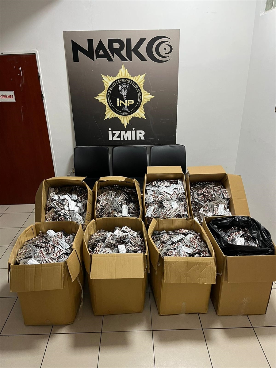 İZMİR (AA) – İzmir'de düzenlenen operasyonda 168 bin 448 uyuşturucu
