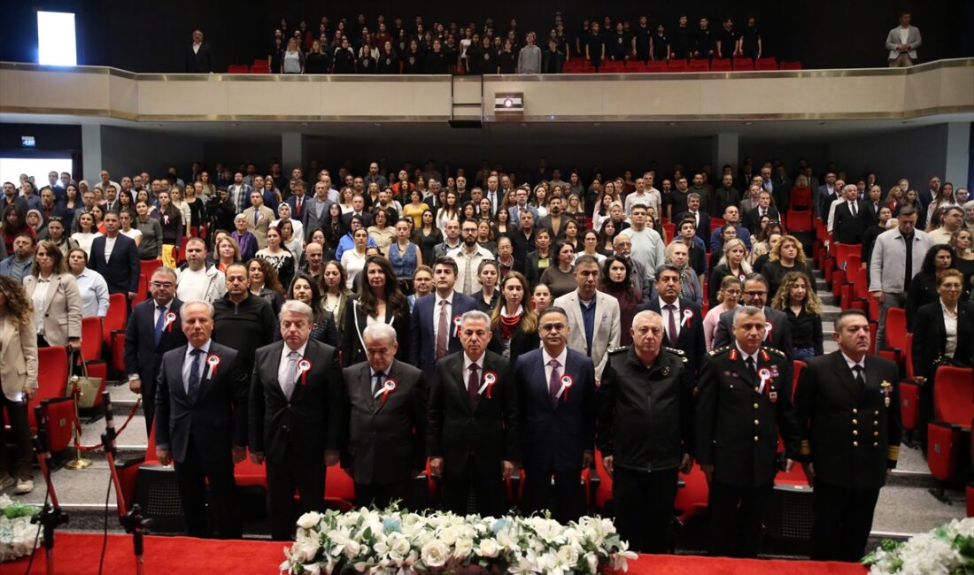 İZMİR (AA) – İzmir'de 24 Kasım Öğretmenler Günü dolayısıyla tören