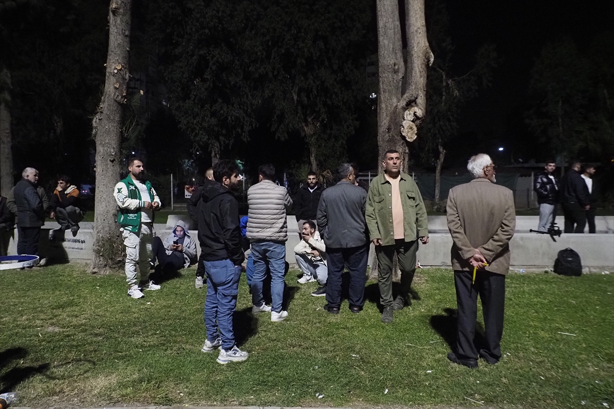 İZMİR (AA) – İzmir'in Karşıyaka ilçesinde pazar esnafının, Bostanlı pazar