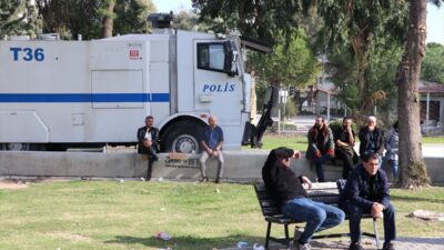 İZMİR (AA) – İzmir'in Karşıyaka ilçesinde, pazar esnafı Bostanlı pazar