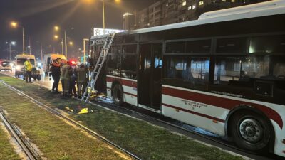 İZMİR (AA) – İzmir'in Konak ilçesinde, Büyükşehir Belediyesine ait otobüs