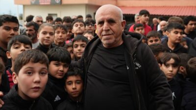 İZMİR (AA) – İzmir'in Karşıyaka ilçesinde amatör futbol takımının kullandığı