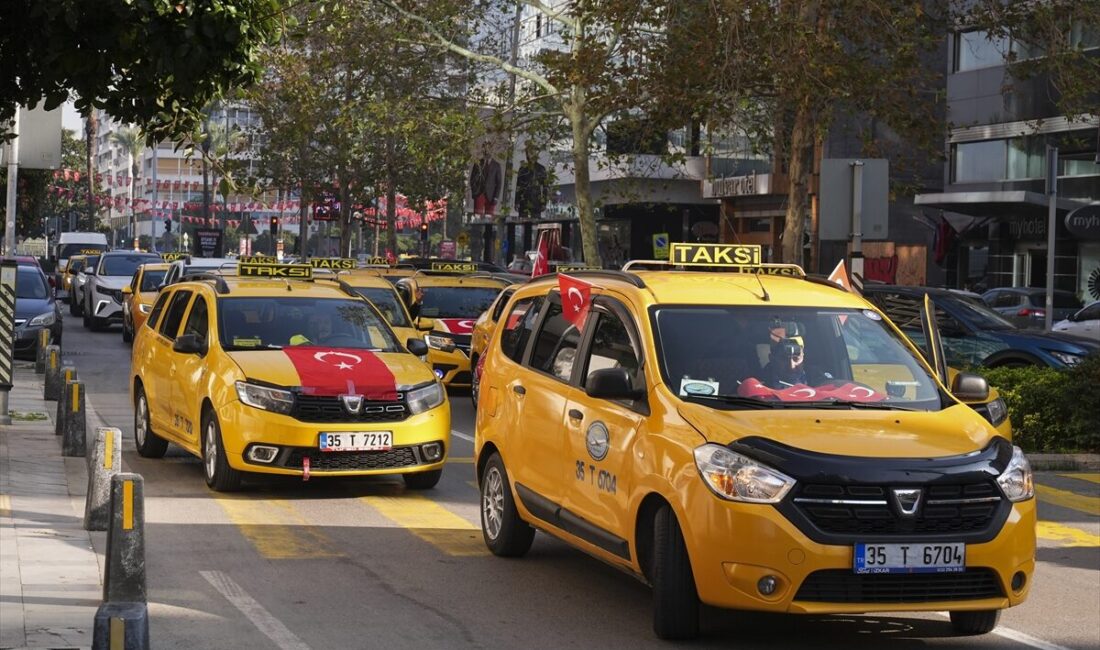 İZMİR (AA) – İzmir'de konvoy oluşturan bir grup taksi şoförü,