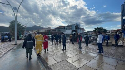 İZMİR (AA) – İzmir'in Foça ilçesinde etkili olan sağanak nedeniyle