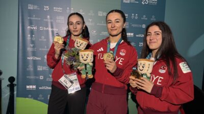 - Oyunlarda 3 altın madalya ile şampiyon olan Aysel Özkan:
-