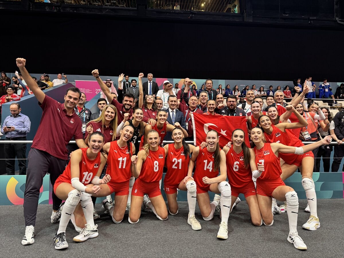 - Milli takım, final maçında Azerbaycan'ı 3-0 yenerek altın madalya