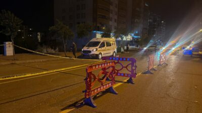 KAHRAMANMARAŞ (AA) – Kahramanmaraş'ın Onikişubat ilçesinde kamyonete çarpan motosikletteki 2