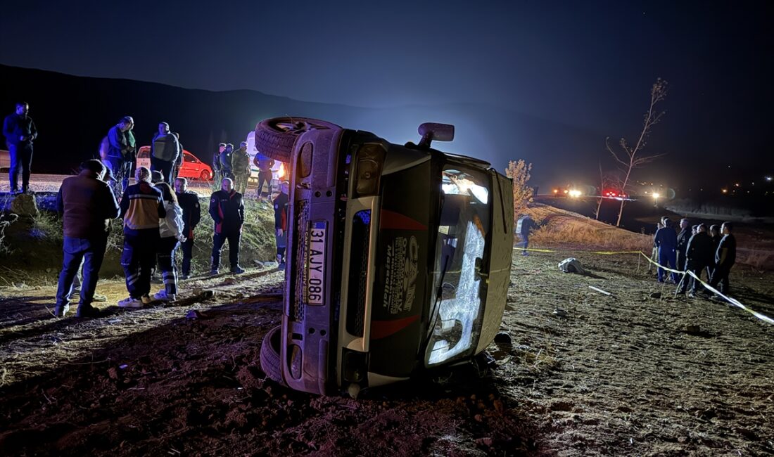 ​​​​​​​KAHRAMANMARAŞ (AA) – Kahramanmaraş'ın Göksun ilçesinde, inşaat işçilerini taşıyan minibüsün