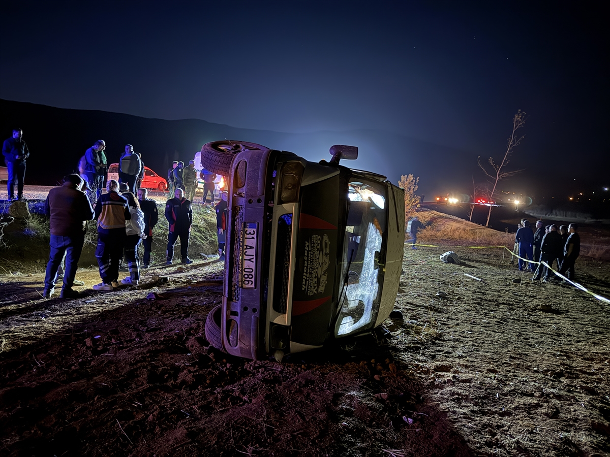 ​​​​​​​KAHRAMANMARAŞ (AA) – Kahramanmaraş'ın Göksun ilçesinde, inşaat işçilerini taşıyan minibüsün