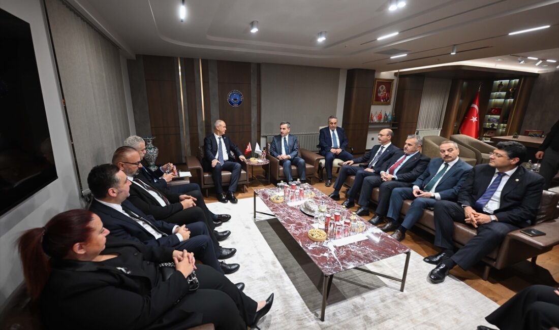 ANKARA (AA) – Türkiye Kamu-Sen Genel Başkanı Önder Kahveci, KKTC