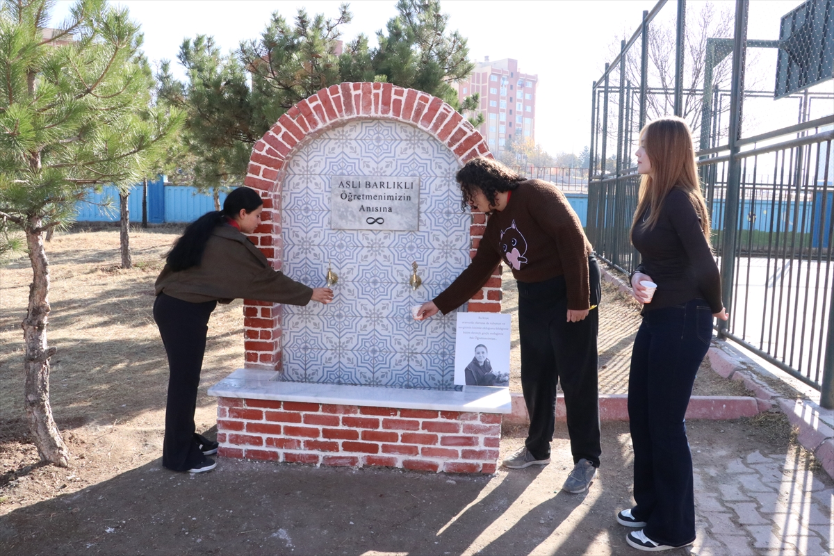 - Kayseri'de kanser hastalığının 39 yaşında hayattan kopardığı öğretmenin ismini