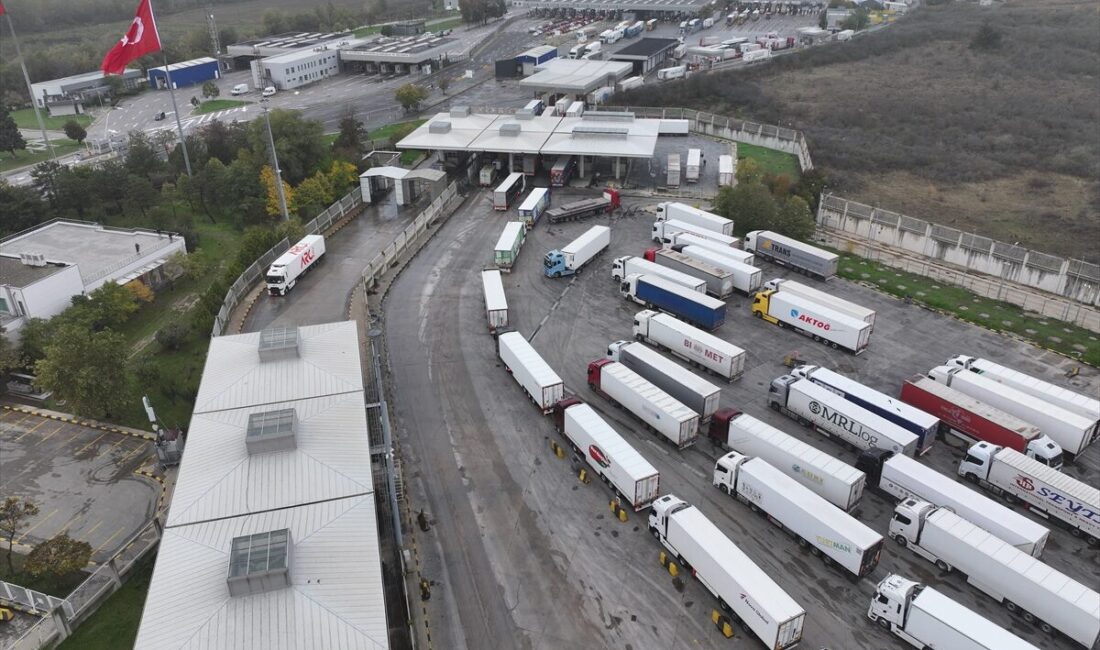 - Edirne Valisi Yunus Sezer:
- "Tır geçişi noktasında son 15