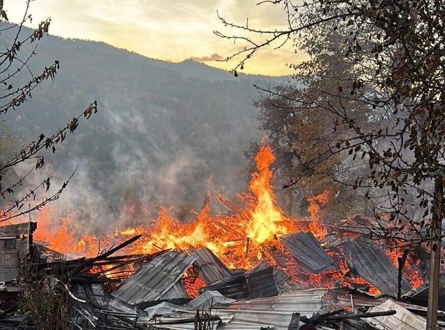 KARABÜK (AA) – Karabük'ün Yenice ilçesinde ahşap evde çıkan yangında