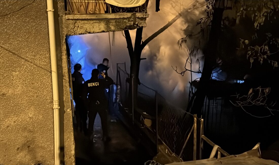 KARABÜK (AA) – Karabük'te bir evin bahçesinde çıkan yangına müdahale