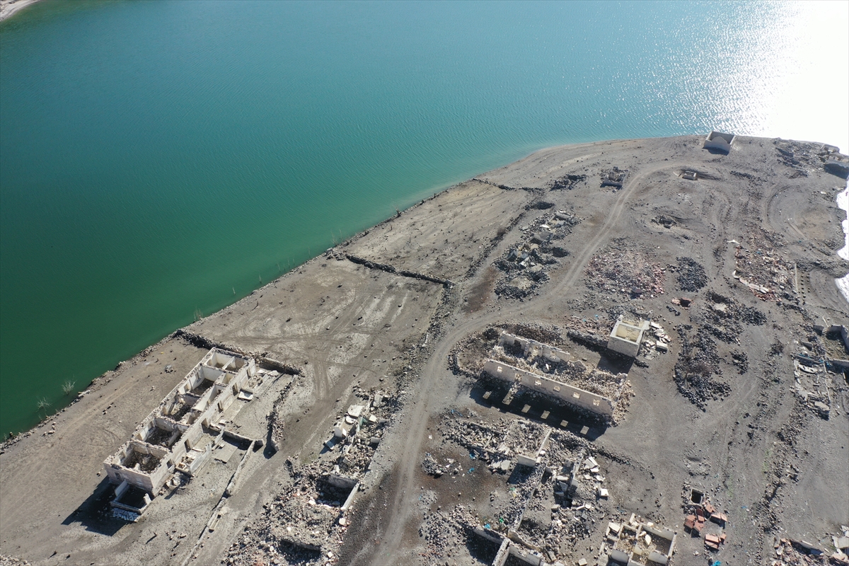 KARS (AA) – Kars'ın Sarıkamış ilçesindeki Karakurt HES Barajı'nda su