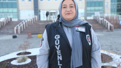 KARS (AA) – Kars'ta liseli öğrencilerin kavgasını ayırdığı sırada darbedilen