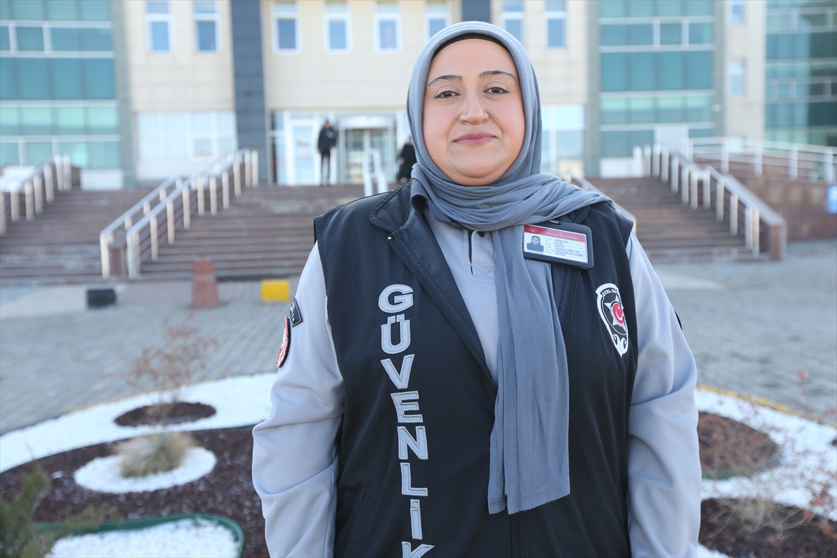 KARS (AA) – Kars'ta liseli öğrencilerin kavgasını ayırdığı sırada darbedilen