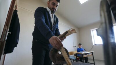 - Kars'ın Arpaçay ilçesi kırsalındaki Akmazdam köyüne atanan öğretmen Muhammed