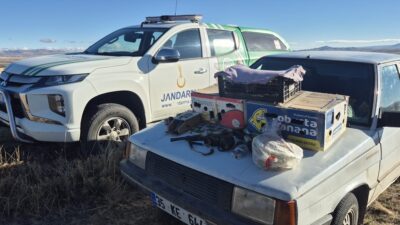 KARS (AA) – Kars'ın Selim ilçesinde şahin avlarken suçüstü yakalanan