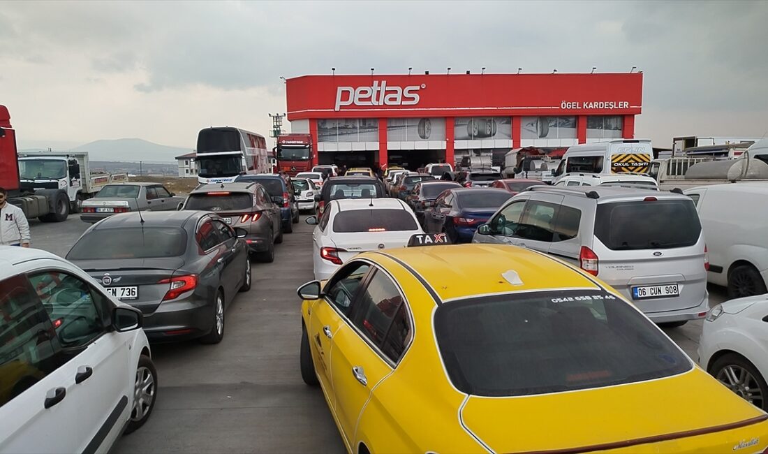 KARS (AA) – Ticari araçlar için bugün başlayan kış lastiği