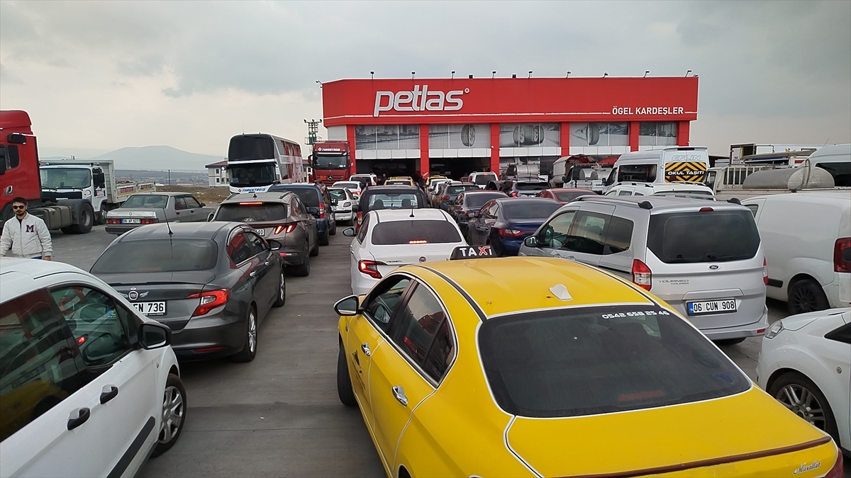 KARS (AA) – Ticari araçlar için bugün başlayan kış lastiği