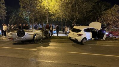 İSTANBUL (AA) – Kartal’da sahil şeridinde 3 otomobil ve bir