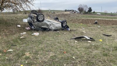 KASTAMONU (AA) – Kastamonu'nun İhsangazi ilçesinde otomobilin devrilmesi sonucu 2