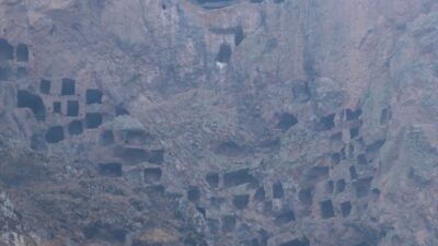 - Kayseri'nin Develi ilçesinde odaları, su kanalları, ibadethaneleri ve havuzlarıyla