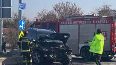 KAYSERİ (AA) – Kayseri'de iki otomobilin çarpışması sonucu 5 kişi