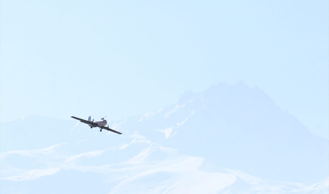 KAYSERİ (AA) – Kayseri'de onlarca klasik araç ve model uçak